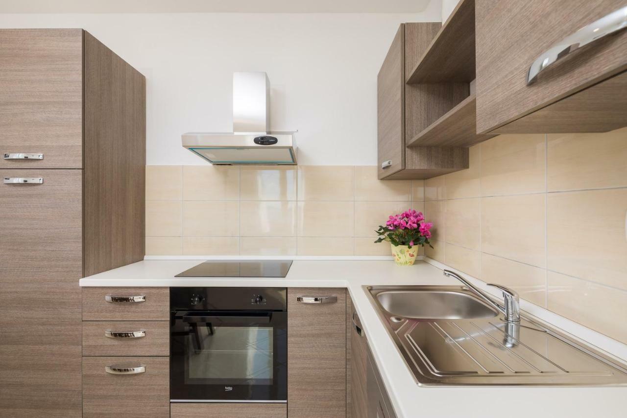 Sandy Beach Apartment โอมิช ภายนอก รูปภาพ