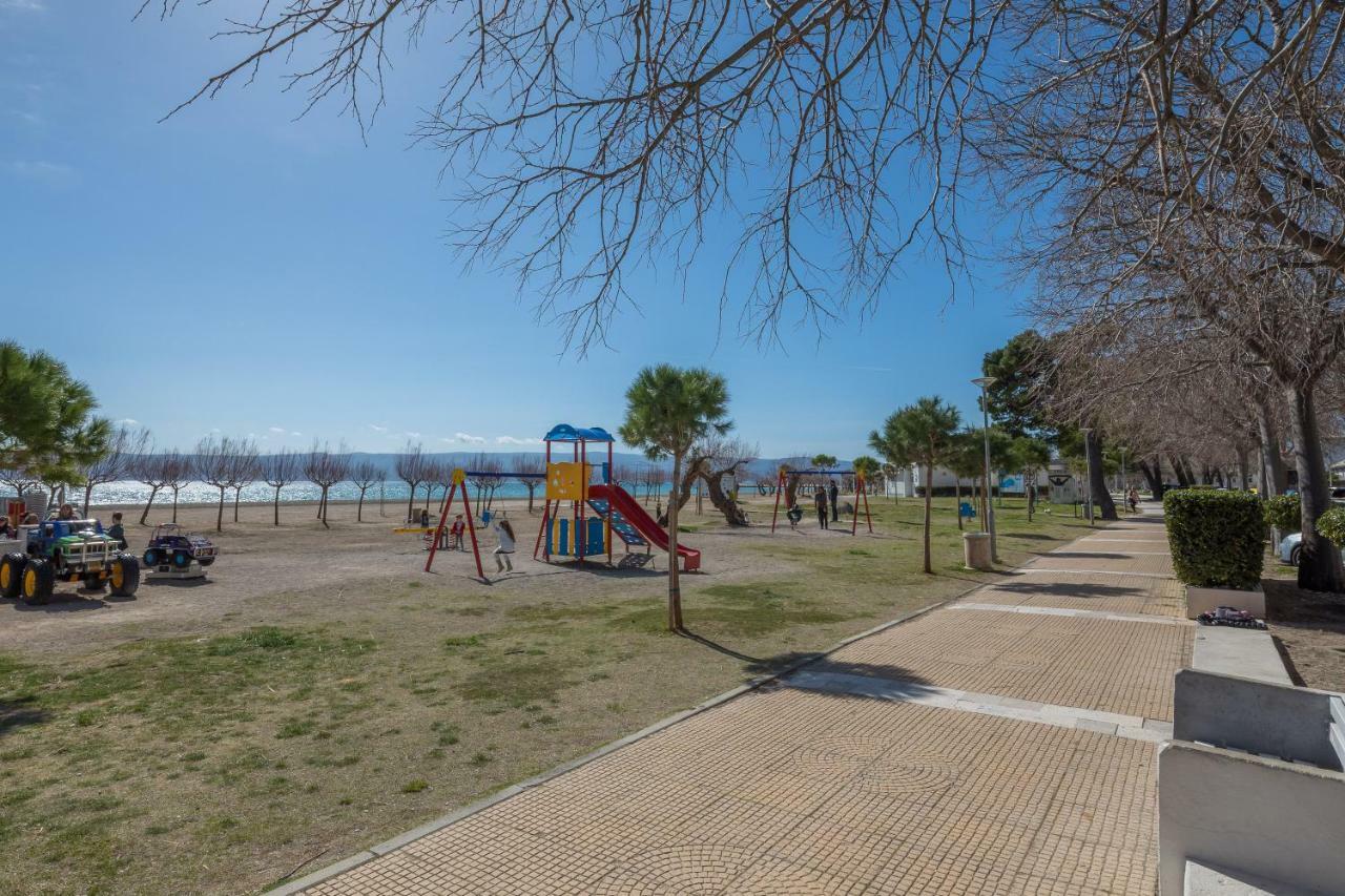 Sandy Beach Apartment โอมิช ภายนอก รูปภาพ