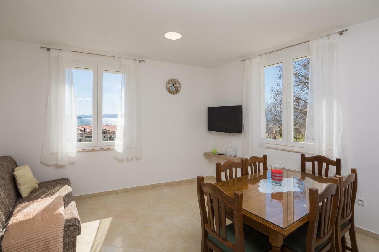 Sandy Beach Apartment โอมิช ภายนอก รูปภาพ