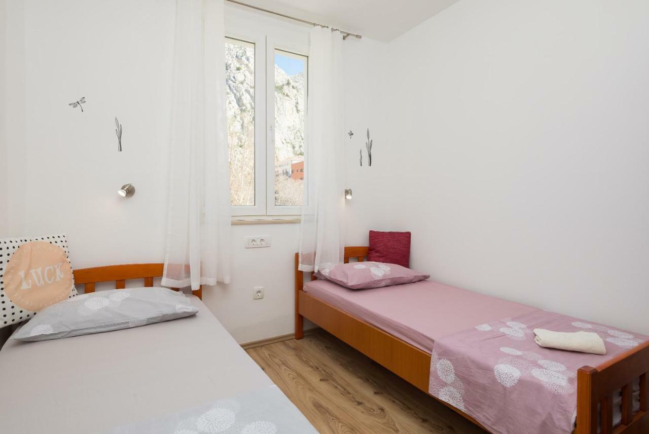 Sandy Beach Apartment โอมิช ภายนอก รูปภาพ